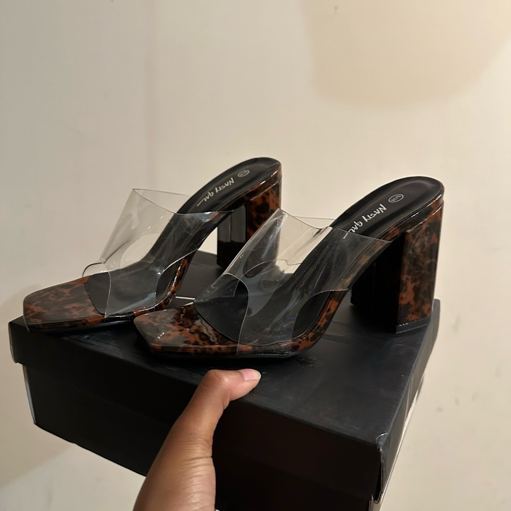 NEVER WORN - Brown tortoise heeled sandal mules with clear strap